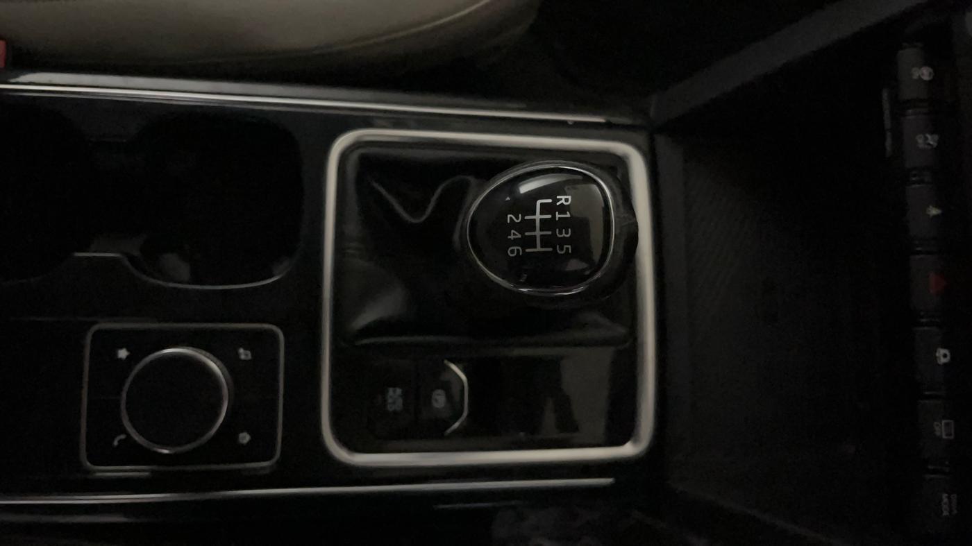 2022 Mahindra XUV700 AX 7 LUXURY D MT 7 STR, Diesel, Manual, 48,333 km, Gear Lever