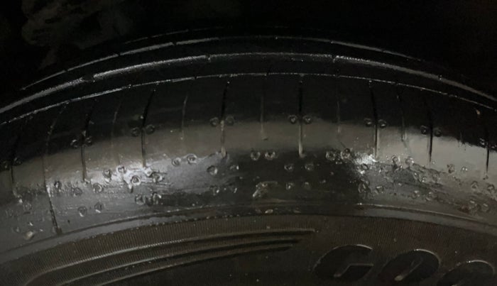 2022 Mahindra XUV700 AX 7 LUXURY D MT 7 STR, Diesel, Manual, 48,333 km, Right Front Tyre Tread