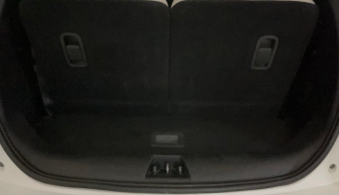 2022 Mahindra XUV700 AX 7 LUXURY D MT 7 STR, Diesel, Manual, 48,333 km, Boot Inside