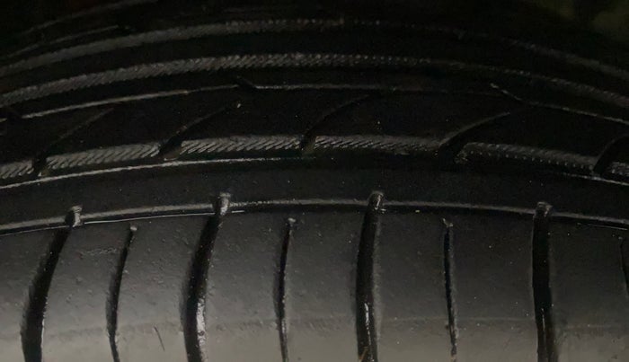 2016 Honda Jazz 1.2L I-VTEC V AT, Petrol, Automatic, 1,04,773 km, Right Front Tyre Tread