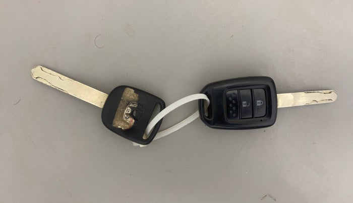 2016 Honda Jazz 1.2L I-VTEC V AT, Petrol, Automatic, 1,04,773 km, Key Close Up