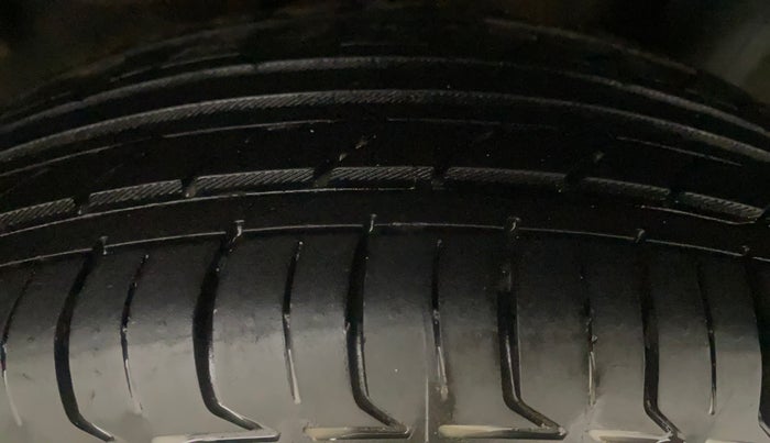 2016 Honda Jazz 1.2L I-VTEC V AT, Petrol, Automatic, 1,04,773 km, Left Rear Tyre Tread