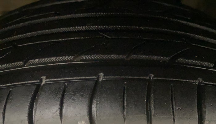 2016 Honda Jazz 1.2L I-VTEC V AT, Petrol, Automatic, 1,04,773 km, Left Front Tyre Tread