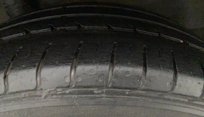2012 Honda City 1.5L I-VTEC V MT, Petrol, Manual, 1,04,016 km, Left Rear Tyre Tread
