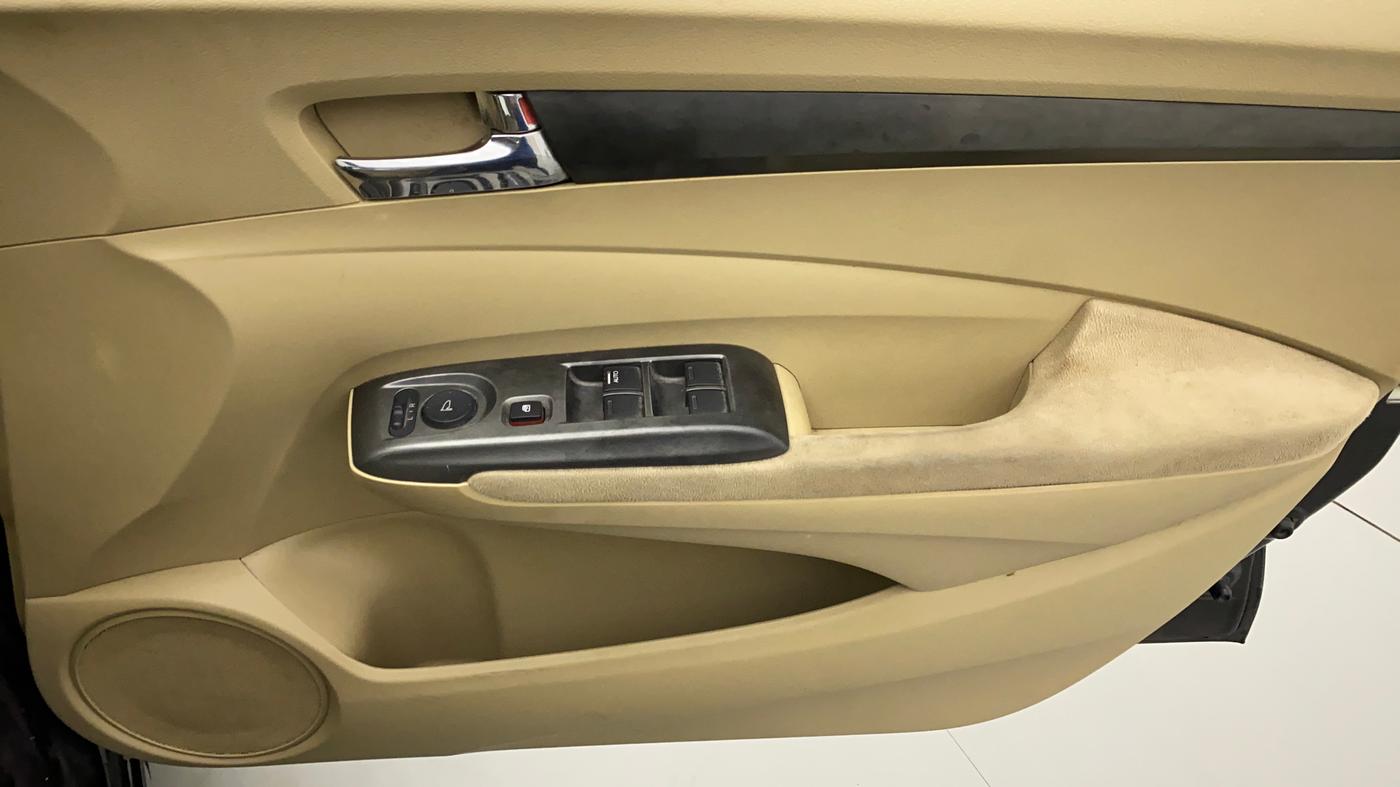 2012 Honda City 1.5L I-VTEC V MT, Petrol, Manual, 1,04,016 km, Driver Side Door Panels Control