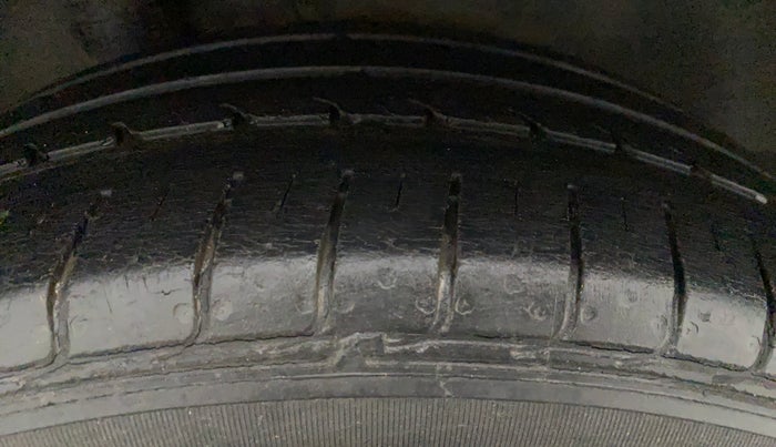 2012 Honda City 1.5L I-VTEC V MT, Petrol, Manual, 1,04,016 km, Right Front Tyre Tread