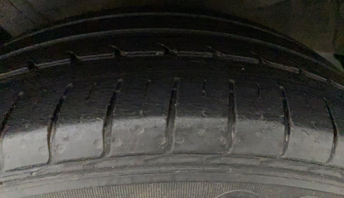 2012 Honda City 1.5L I-VTEC V MT, Petrol, Manual, 1,04,016 km, Left Front Tyre Tread