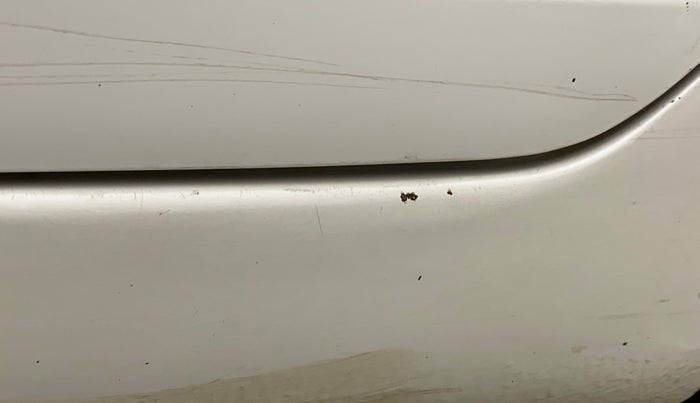2013 Maruti Swift VXI, Petrol, Manual, 65,866 km, Left running board - Minor scratches