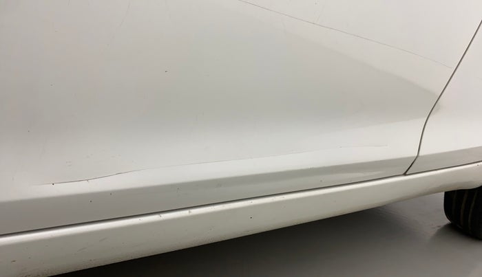 2013 Maruti Swift VXI, Petrol, Manual, 65,866 km, Front passenger door - Slightly dented