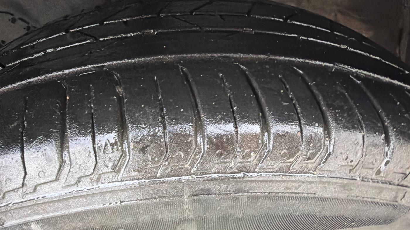2021 Hyundai NEW I20 ASTA 1.2 AT, Petrol, Automatic, 65,352 km, Left Front Tyre Tread