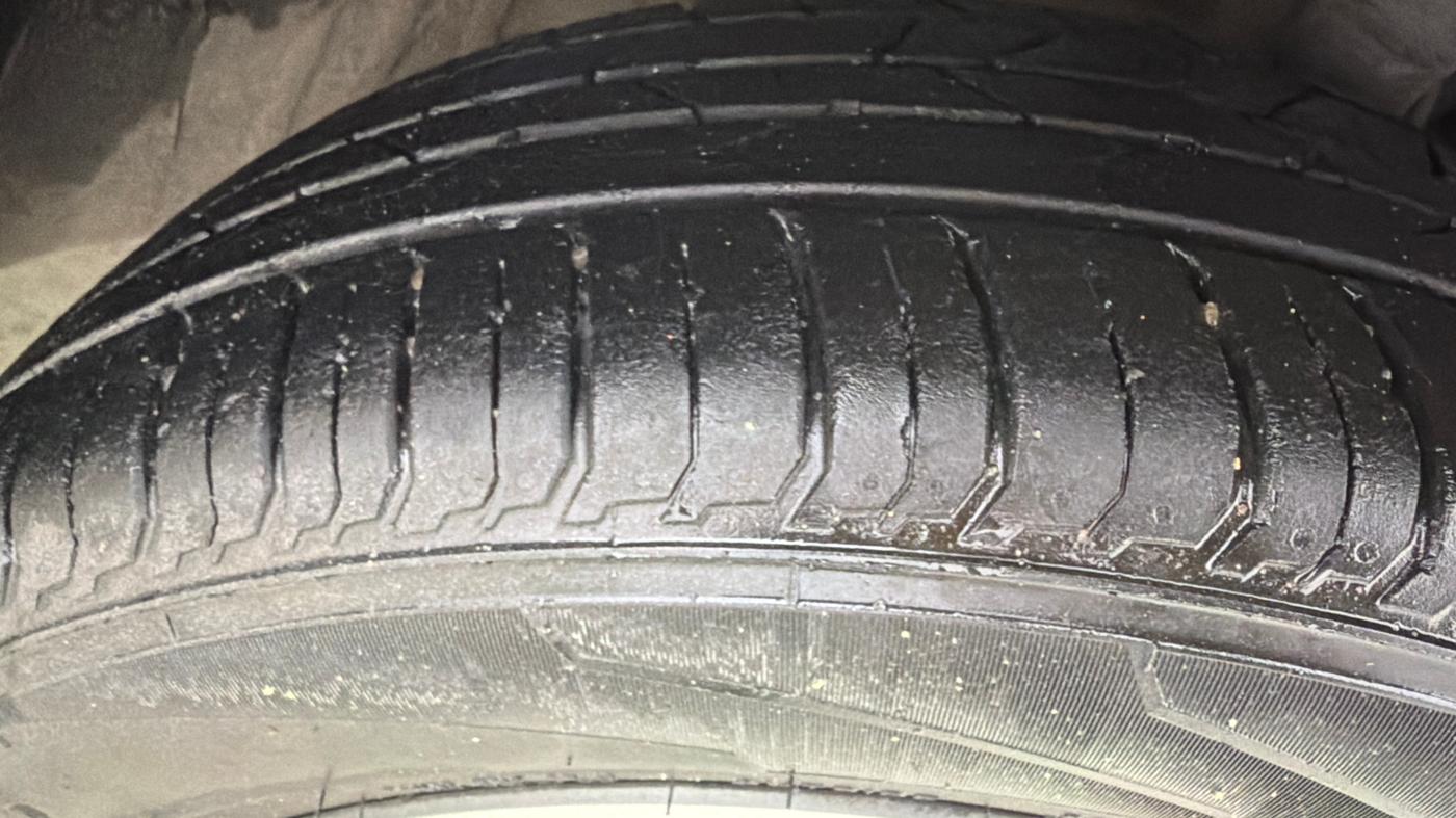 2021 Hyundai NEW I20 ASTA 1.2 AT, Petrol, Automatic, 65,352 km, Right Front Tyre Tread