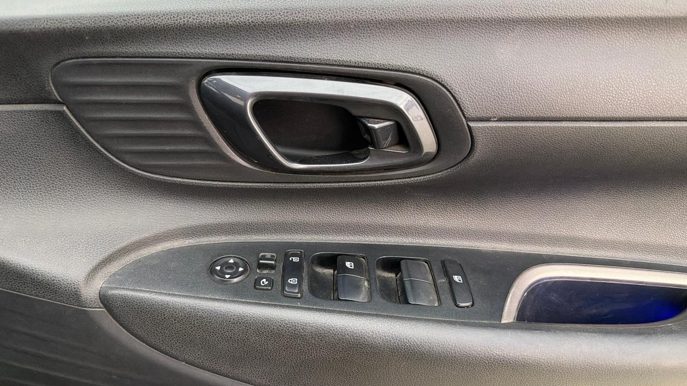 2021 Hyundai NEW I20 ASTA 1.2 AT, Petrol, Automatic, 65,352 km, Driver Side Door Panels Control