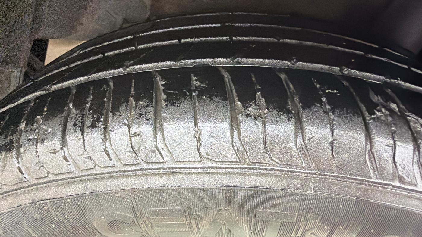 2021 Hyundai NEW I20 ASTA 1.2 AT, Petrol, Automatic, 65,352 km, Left Rear Tyre Tread