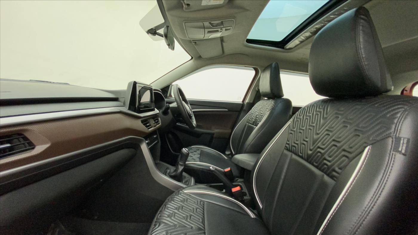 2022 Maruti BREZZA ZXI SMART HYBRID DUAL TONE, Petrol, Manual, 23,928 km, Right Side Front Door Cabin