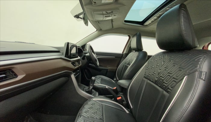 2022 Maruti BREZZA ZXI SMART HYBRID DUAL TONE, Petrol, Manual, 23,928 km, Right Side Front Door Cabin