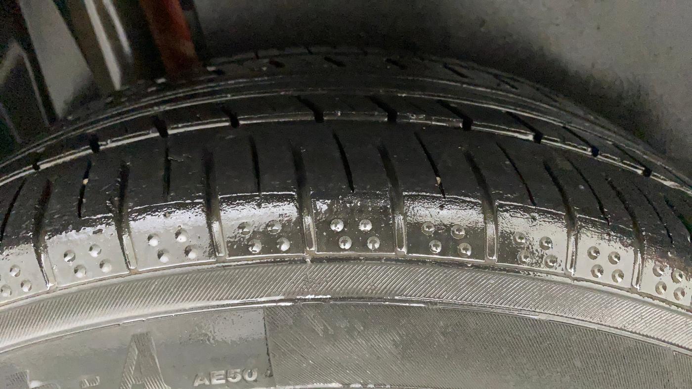 2022 Maruti BREZZA ZXI SMART HYBRID DUAL TONE, Petrol, Manual, 23,928 km, Right Rear Tyre Tread