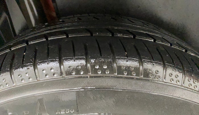 2022 Maruti BREZZA ZXI SMART HYBRID DUAL TONE, Petrol, Manual, 23,928 km, Right Rear Tyre Tread