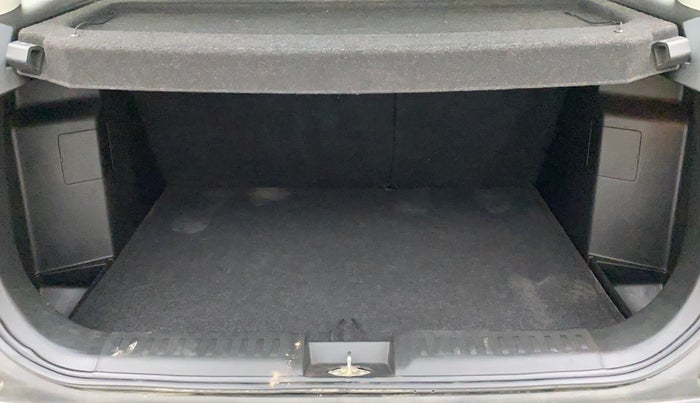 2022 Maruti BREZZA ZXI SMART HYBRID DUAL TONE, Petrol, Manual, 23,928 km, Boot Inside
