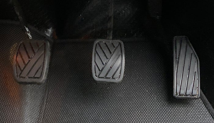 2018 Maruti Baleno ZETA 1.2 K12, Petrol, Manual, 37,499 km, Pedals