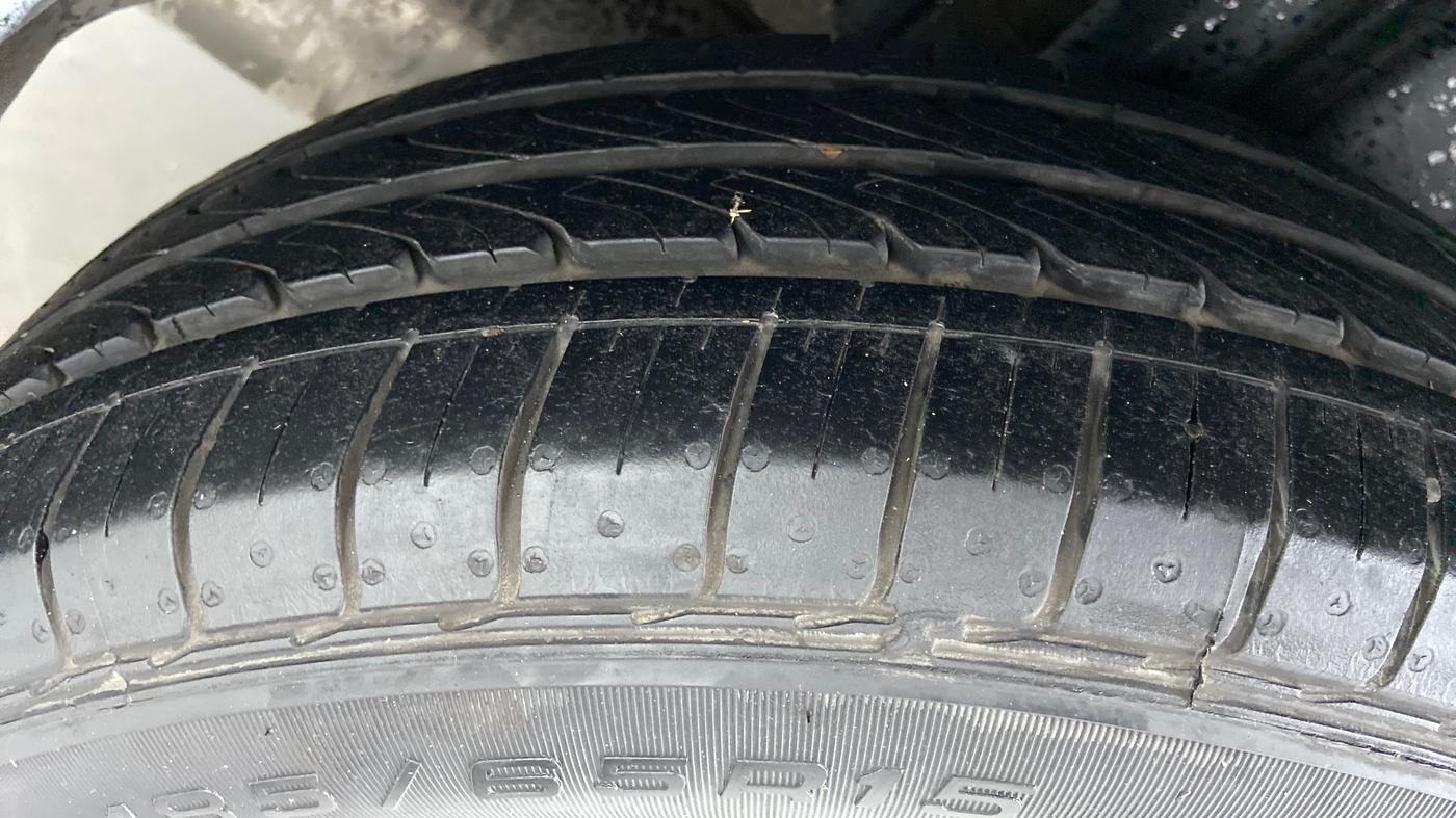 2015 Maruti Ciaz  ZDI SHVS, Diesel, Manual, 76,835 km, Right Rear Tyre Tread