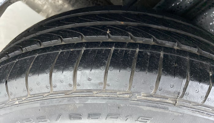 2015 Maruti Ciaz  ZDI SHVS, Diesel, Manual, 76,835 km, Right Rear Tyre Tread