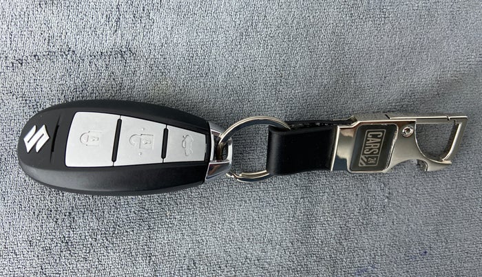 2015 Maruti Ciaz  ZDI SHVS, Diesel, Manual, 76,835 km, Key Close Up
