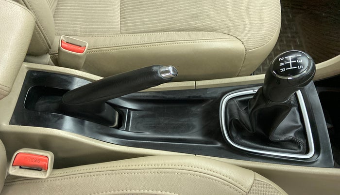 2015 Maruti Ciaz  ZDI SHVS, Diesel, Manual, 76,835 km, Gear Lever