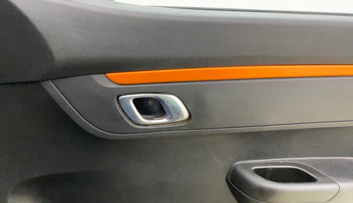 2020 Renault Kwid CLIMBER 1.0 (O), Petrol, Manual, 47,489 km, Driver Side Door Panels Control