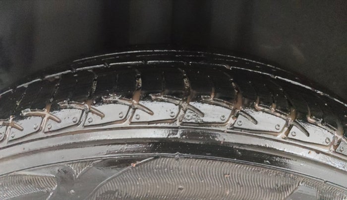 2021 Volkswagen Polo COMFORTLINE 1.0L TSI AT, Petrol, Automatic, 32,415 km, Right Rear Tyre Tread