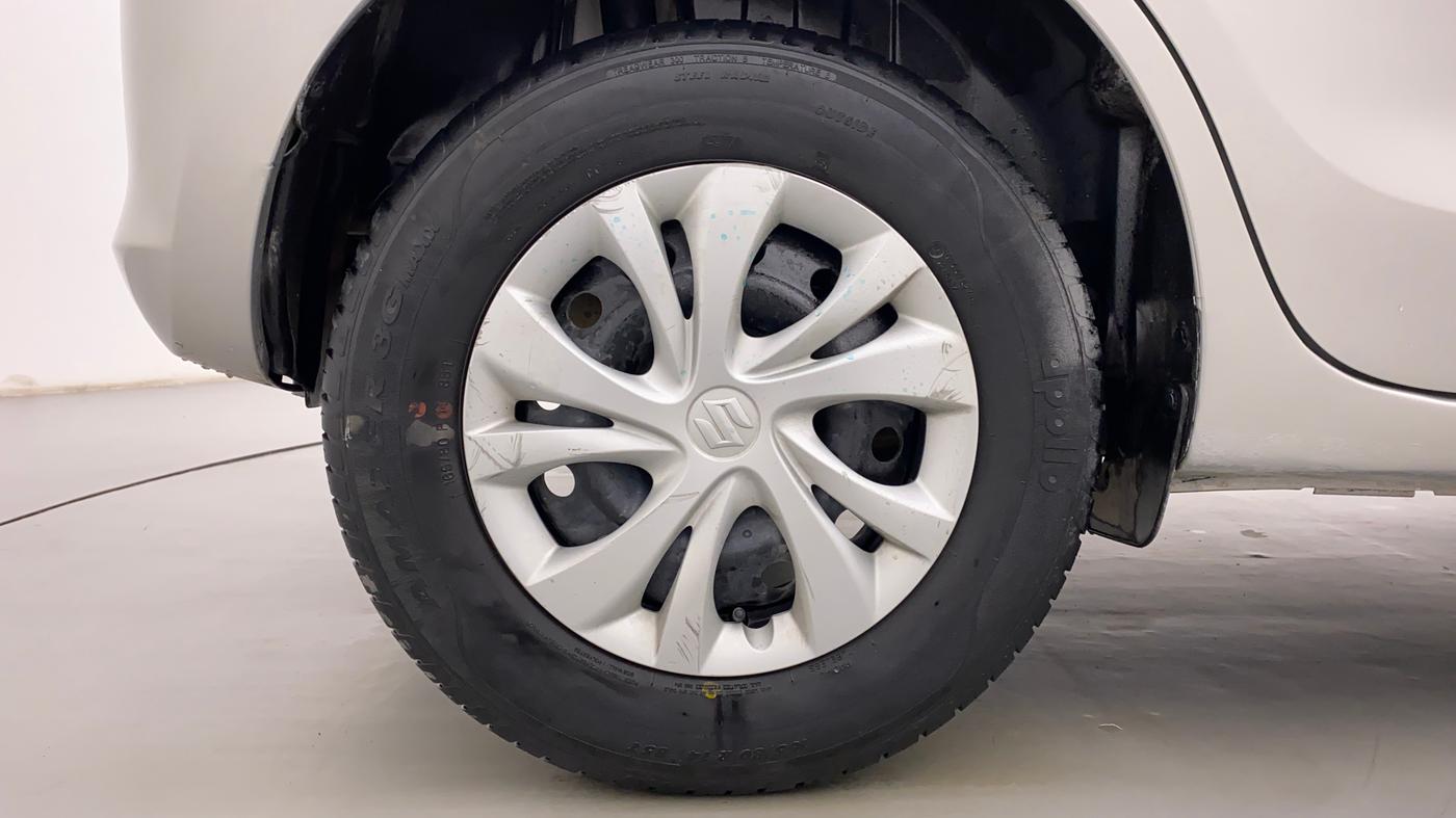 2018 Maruti Swift VXI D, Petrol, Manual, 30,795 km, Right Rear Wheel