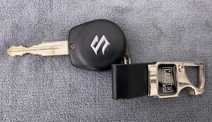 2018 Maruti Swift VXI D, Petrol, Manual, 30,795 km, Key Close Up