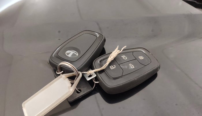 2023 Tata NEXON XZA PLUS PETROL DARK EDITION, Petrol, Automatic, 51,883 km, Key Close Up