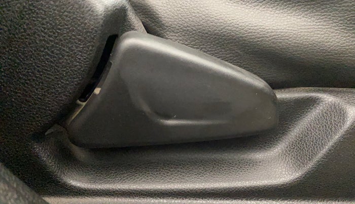 2019 Renault Kwid RXT 1.0 (O), Petrol, Manual, 46,902 km, Driver Side Adjustment Panel