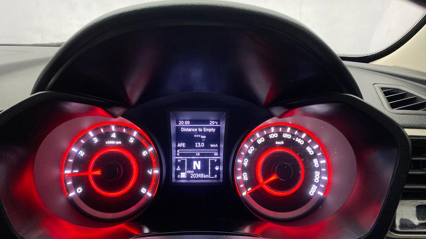 2023 Mahindra XUV300 W8 (O) 1.2 PETROL, Petrol, Manual, 20,347 km, Odometer Image