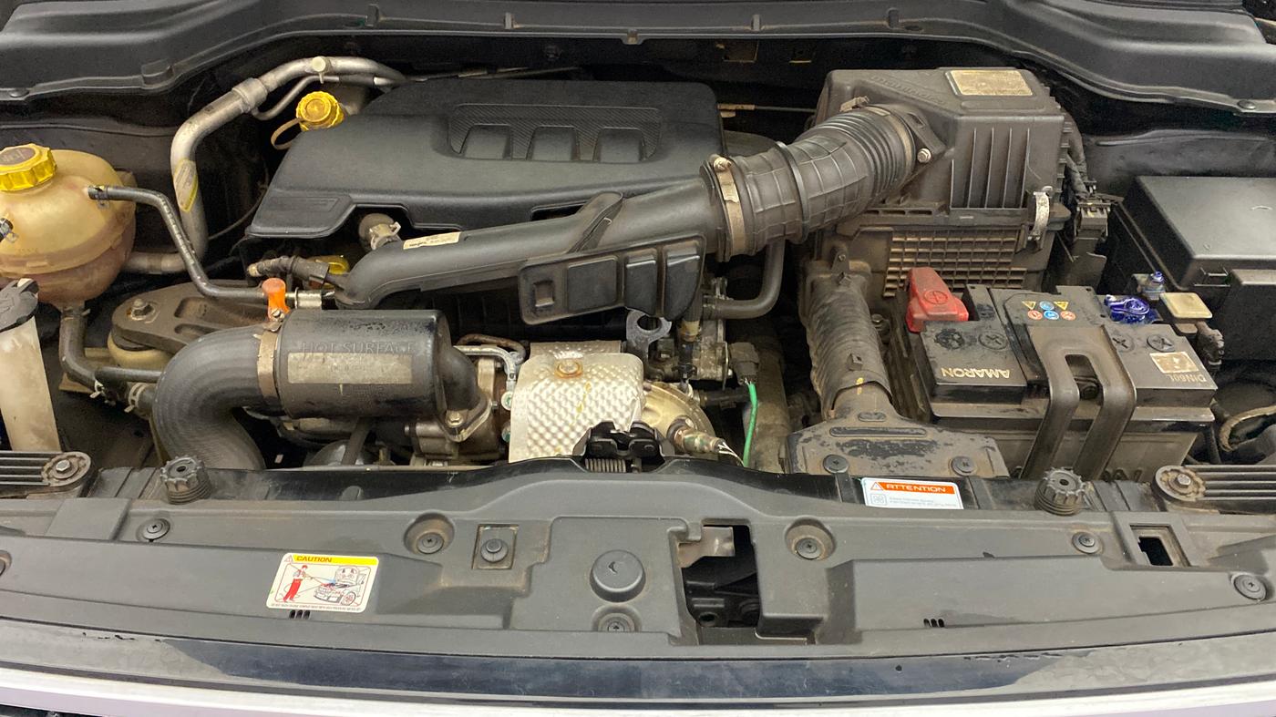 2023 Mahindra XUV300 W8 (O) 1.2 PETROL, Petrol, Manual, 20,347 km, Engine View