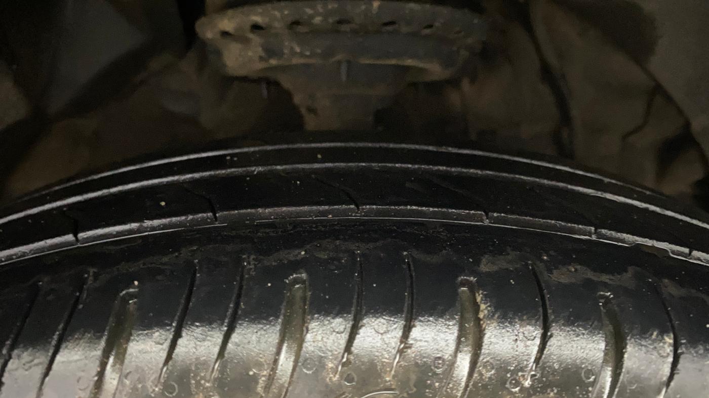 2023 Mahindra XUV300 W8 (O) 1.2 PETROL, Petrol, Manual, 20,347 km, Right Front Tyre Tread
