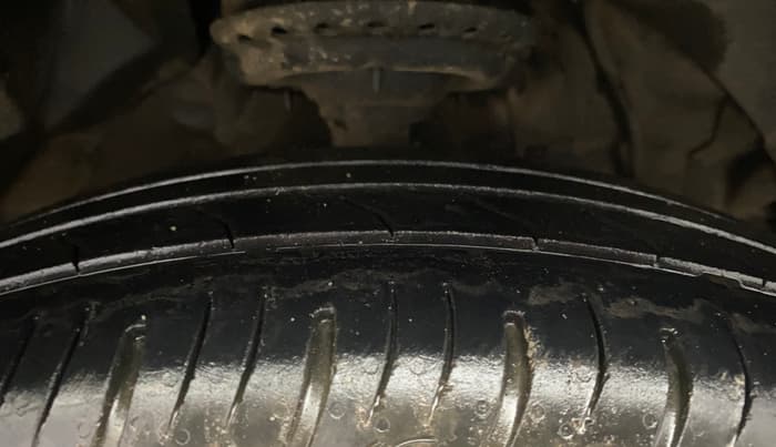 2023 Mahindra XUV300 W8 (O) 1.2 PETROL, Petrol, Manual, 20,347 km, Right Front Tyre Tread