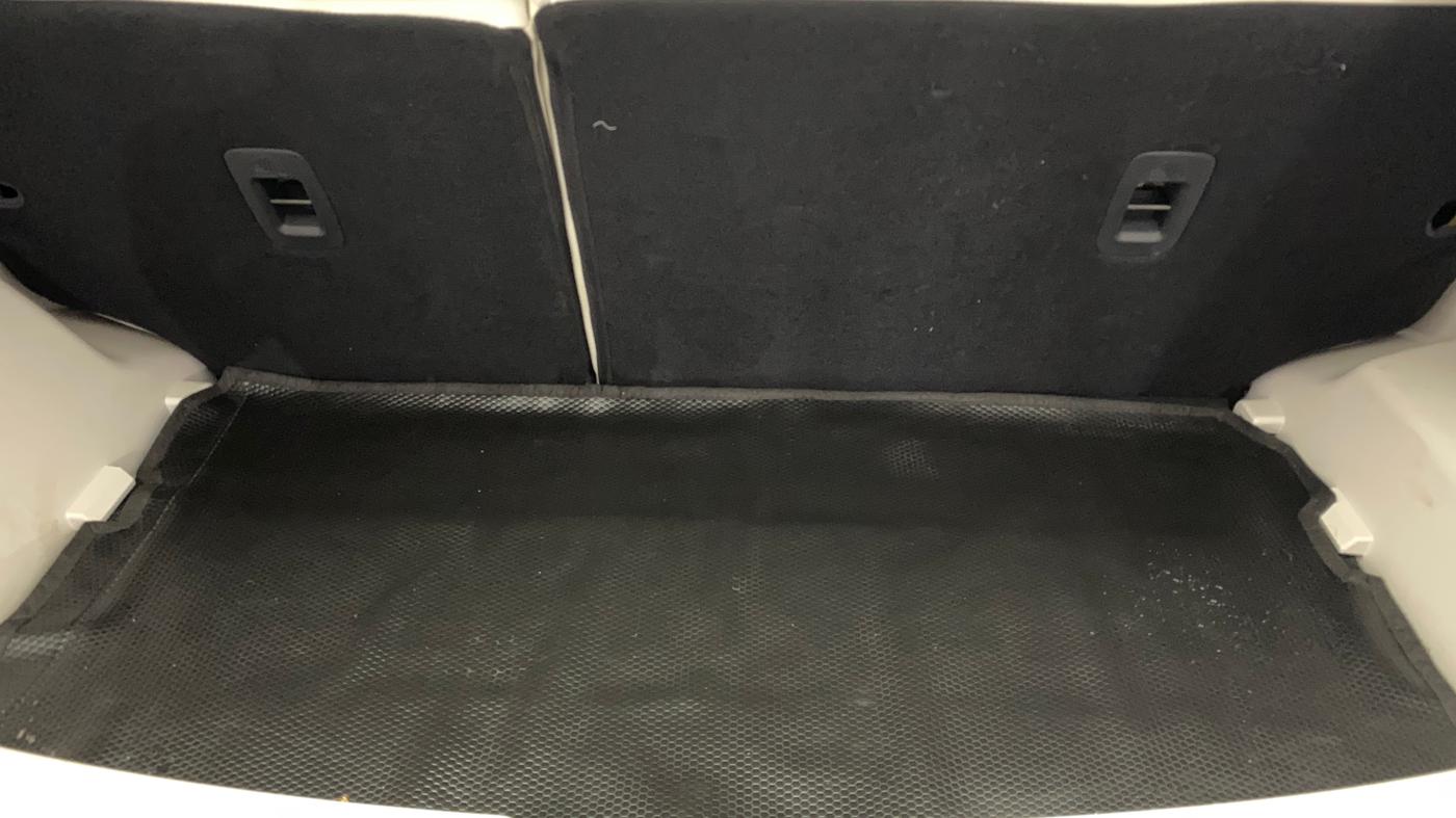 2023 Mahindra XUV300 W8 (O) 1.2 PETROL, Petrol, Manual, 20,347 km, Boot Inside