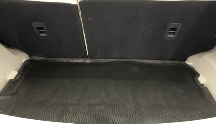 2023 Mahindra XUV300 W8 (O) 1.2 PETROL, Petrol, Manual, 20,347 km, Boot Inside