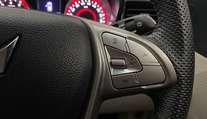 2023 Mahindra XUV300 W8 (O) 1.2 PETROL, Petrol, Manual, 20,347 km, Adaptive Cruise Control