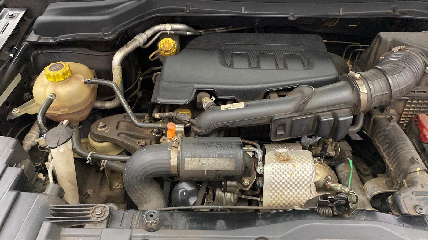 2023 Mahindra XUV300 W8 (O) 1.2 PETROL, Petrol, Manual, 20,347 km, Engine View - Right