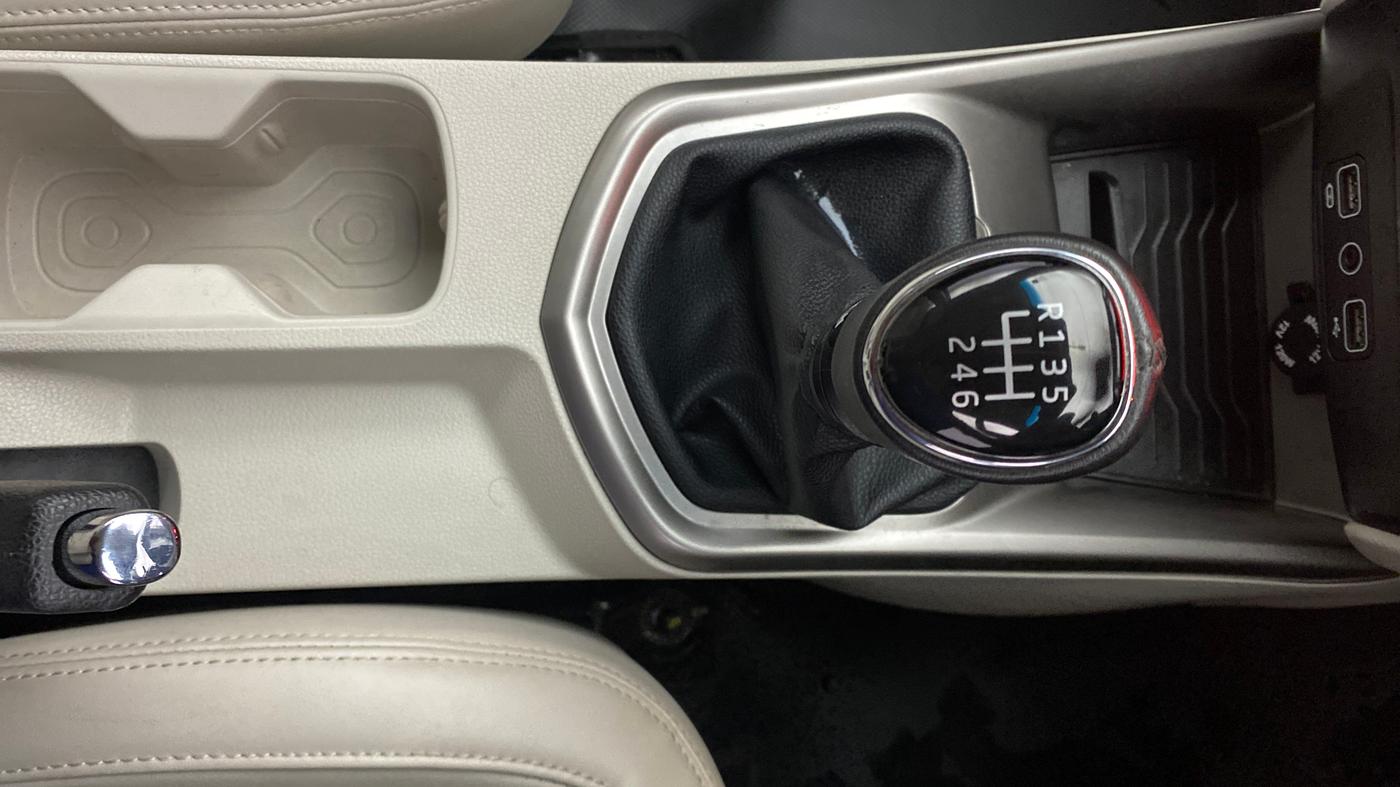 2023 Mahindra XUV300 W8 (O) 1.2 PETROL, Petrol, Manual, 20,347 km, Gear Lever
