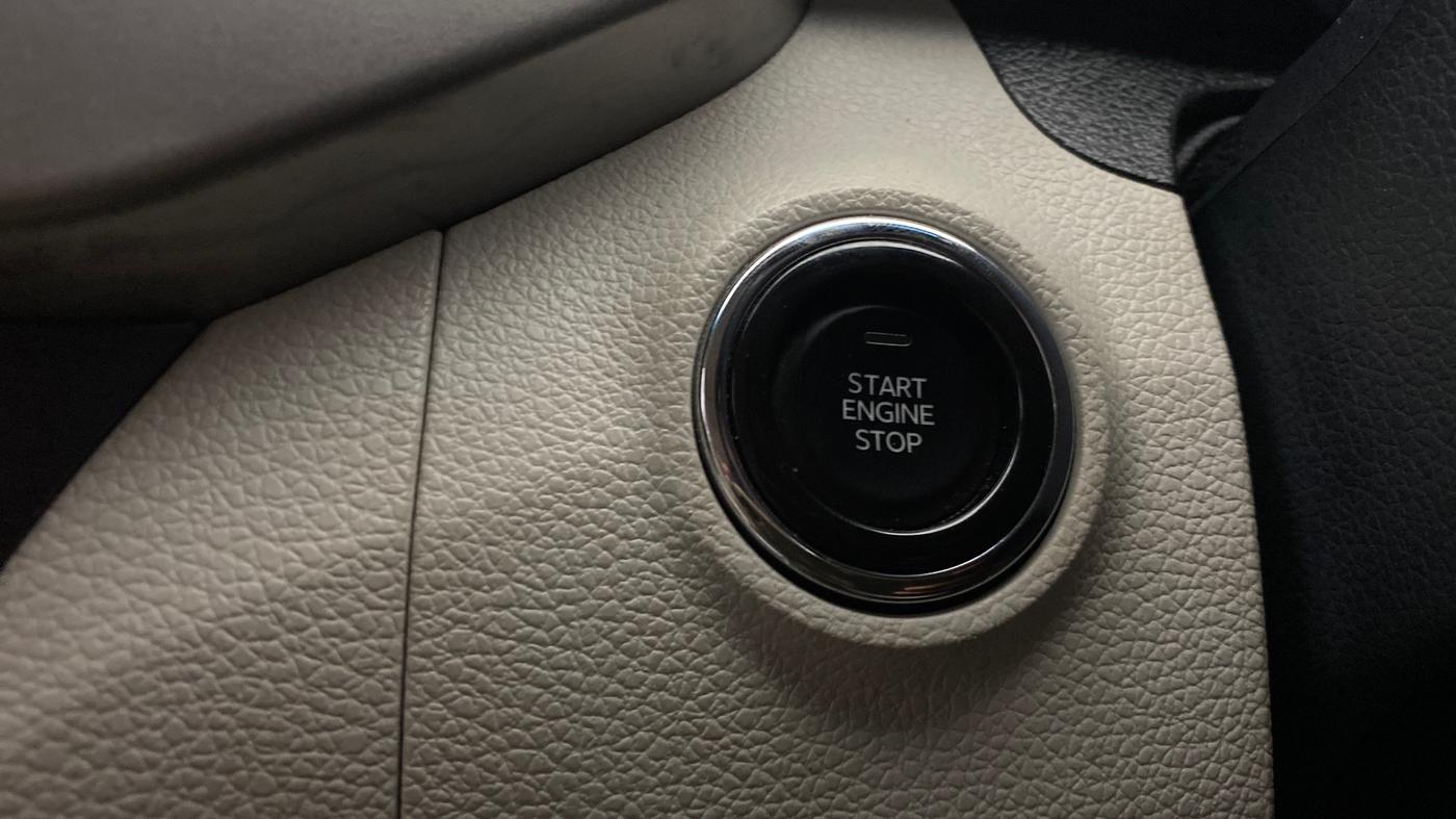 2023 Mahindra XUV300 W8 (O) 1.2 PETROL, Petrol, Manual, 20,347 km, Keyless Start/ Stop Button