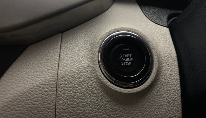 2023 Mahindra XUV300 W8 (O) 1.2 PETROL, Petrol, Manual, 20,347 km, Keyless Start/ Stop Button