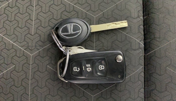 2021 Tata PUNCH ADVENTURE MT, Petrol, Manual, 83,614 km, Key Close Up