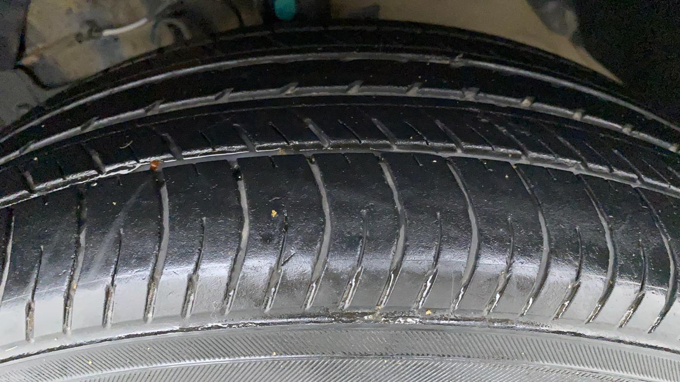 2020 Maruti Vitara Brezza VDI, Diesel, Manual, 41,465 km, Left Front Tyre Tread