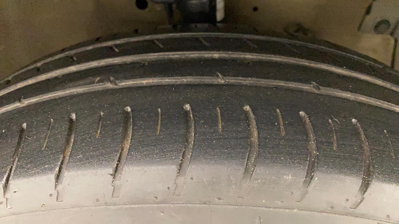 2012 Maruti Swift VXI, Petrol, Manual, 79,430 km, Right Front Tyre Tread