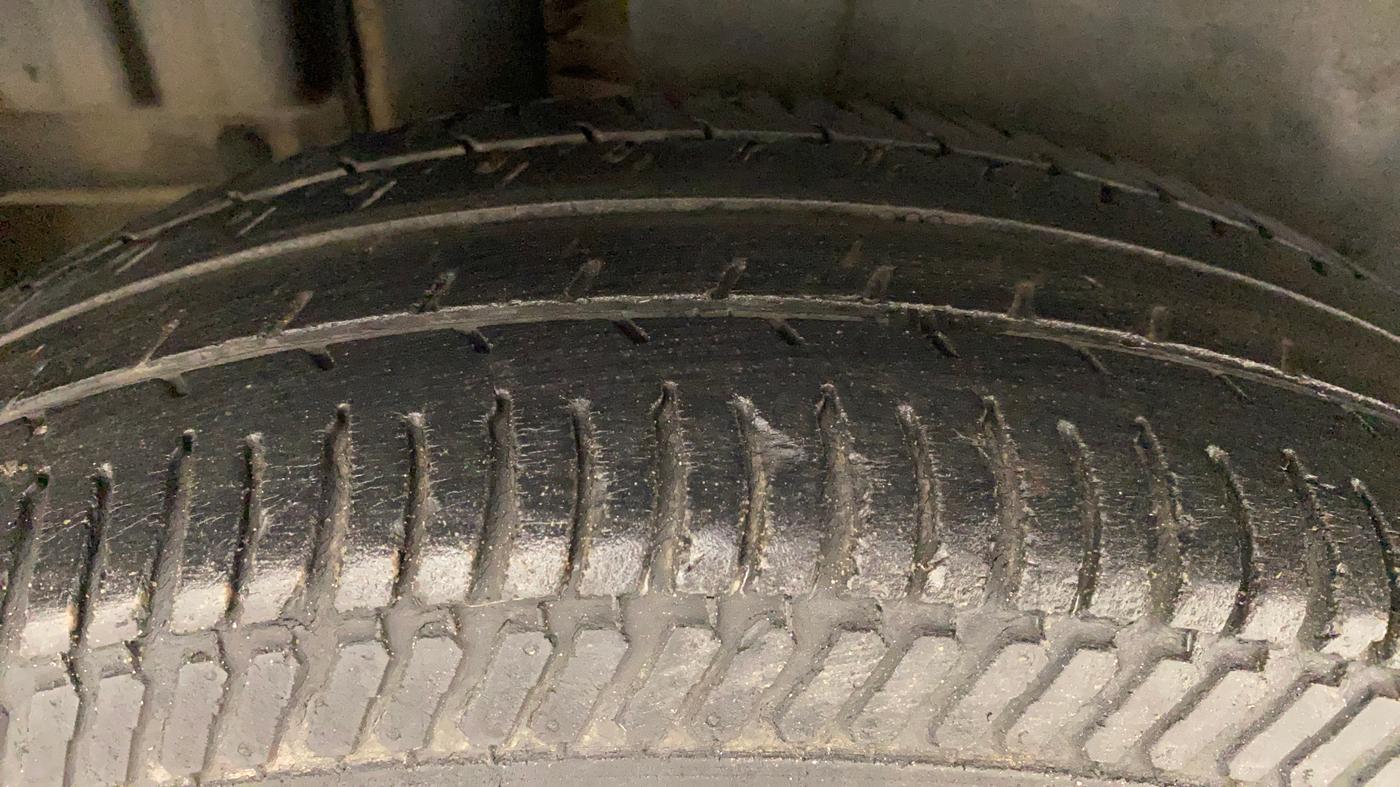 2012 Maruti Swift VXI, Petrol, Manual, 79,430 km, Right Rear Tyre Tread