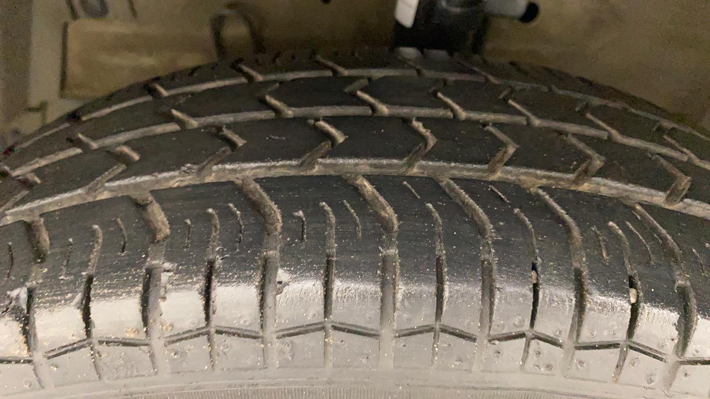 2012 Maruti Swift VXI, Petrol, Manual, 79,430 km, Left Front Tyre Tread