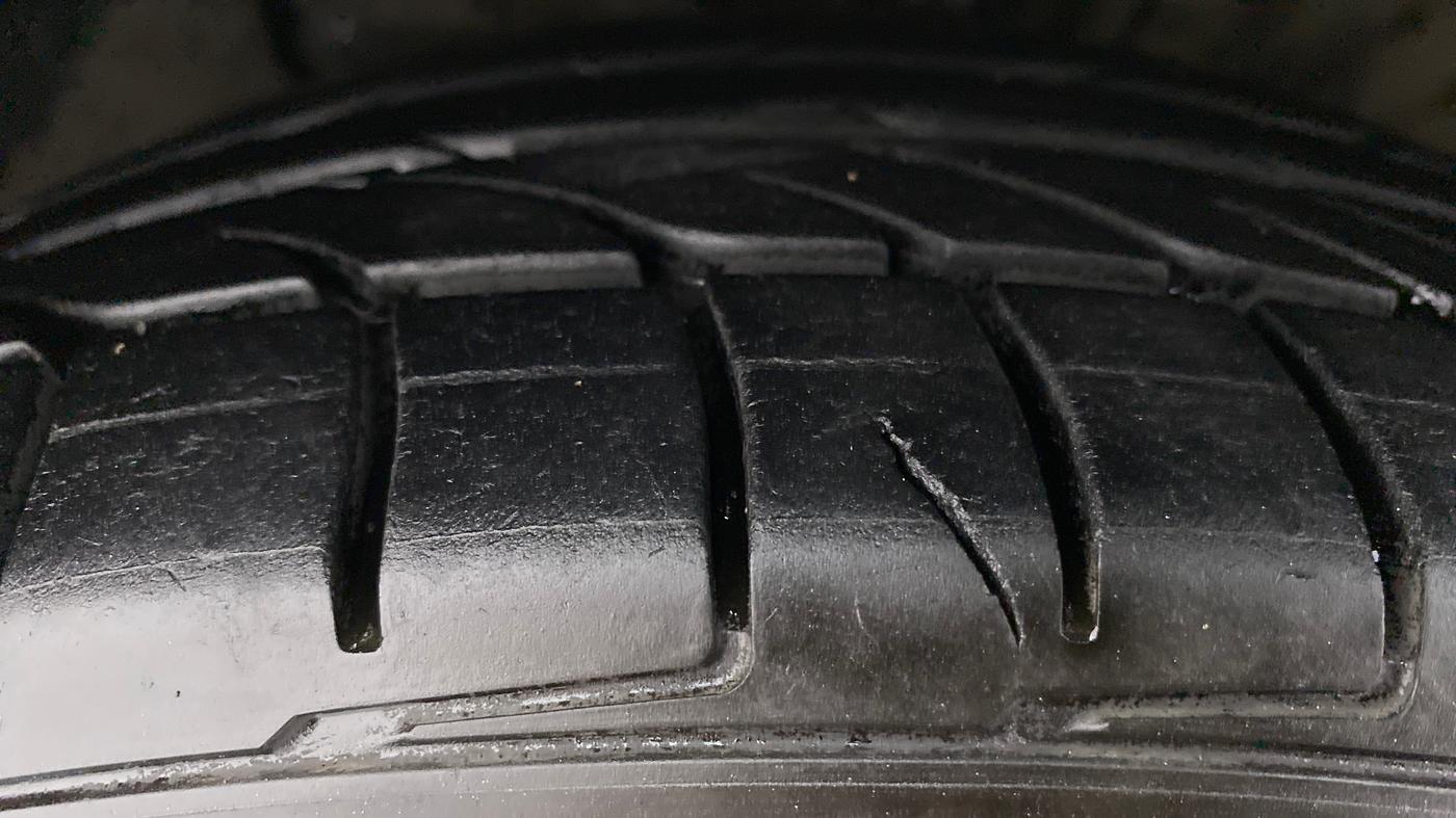 2019 Hyundai New Elantra 2.0 SX(O) AT PETROL, Petrol, Automatic, 65,890 km, Left Front Tyre Tread